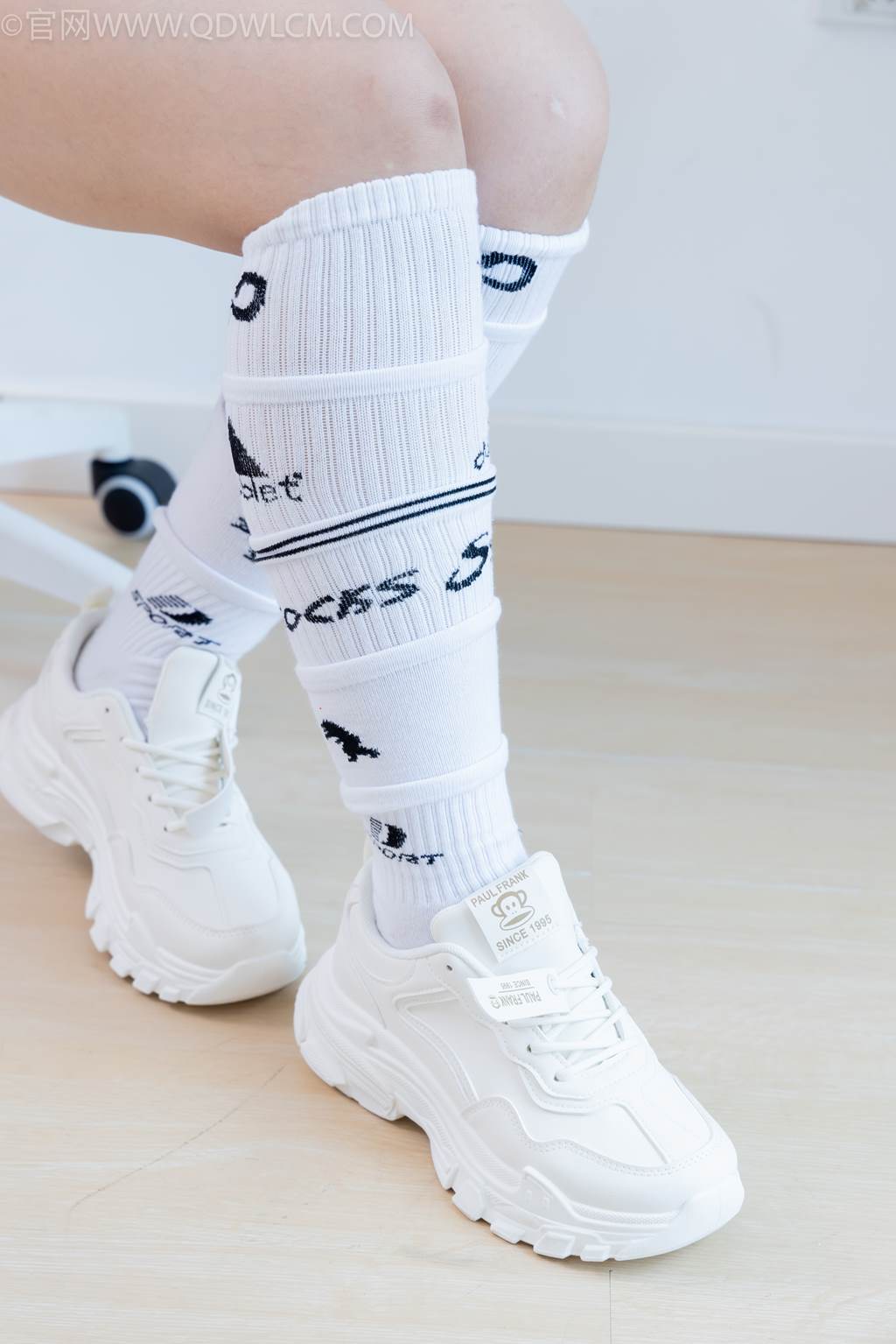 图片[164]-物恋传媒 NO.2482 小可-运动鞋、白棉袜、裸足[165P] – 速更版-美库