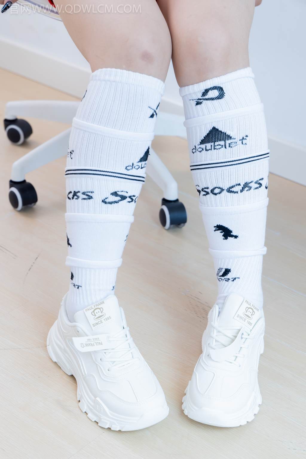 图片[165]-物恋传媒 NO.2482 小可-运动鞋、白棉袜、裸足[165P] – 速更版-美库