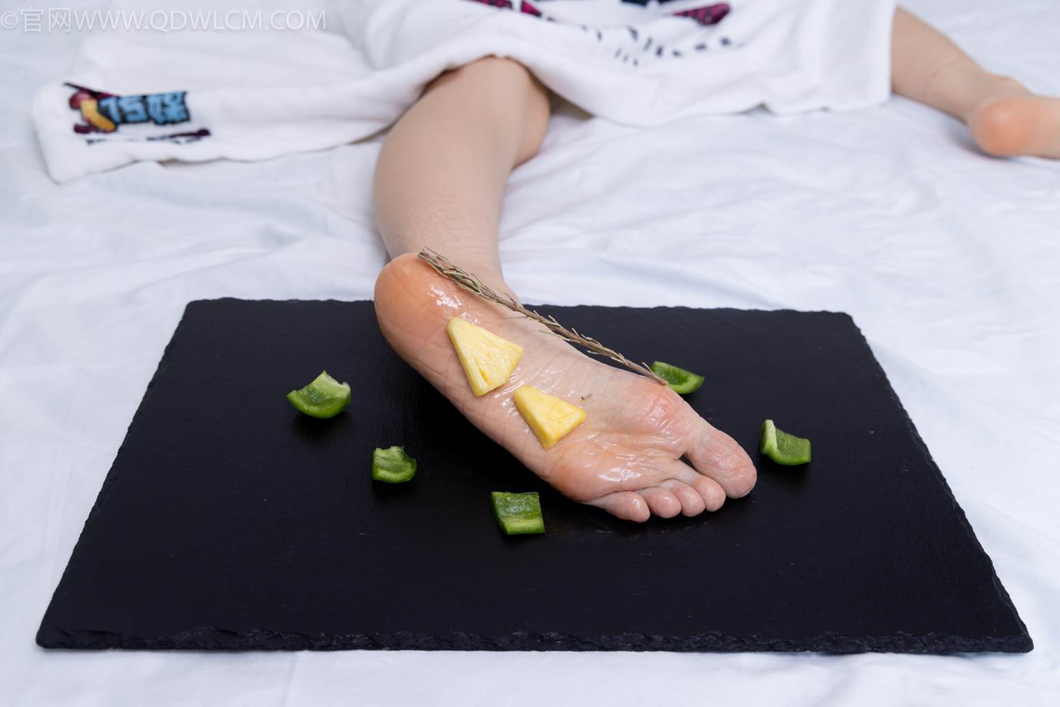 图片[48]-物恋传媒 NO.2486 菜菜-高跟鞋、厚黑丝、裸足(1)[130P] – 速更版-美库