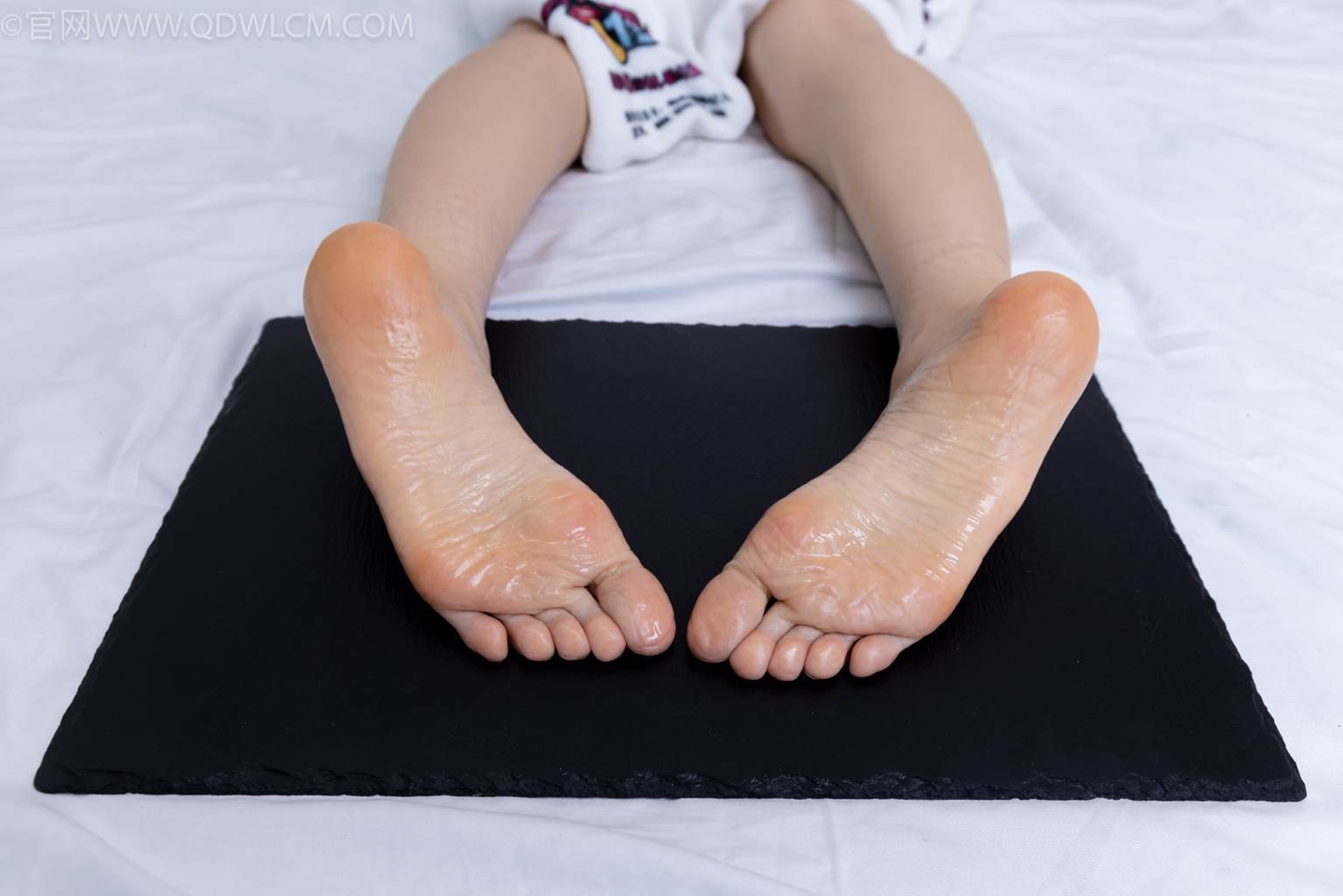 图片[95]-物恋传媒 NO.2486 菜菜-高跟鞋、厚黑丝、裸足(1)[130P] – 速更版-美库