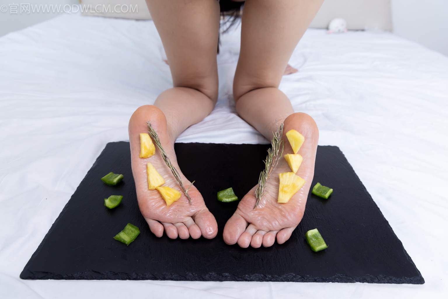 图片[108]-物恋传媒 NO.2486 菜菜-高跟鞋、厚黑丝、裸足(1)[130P] – 速更版-美库