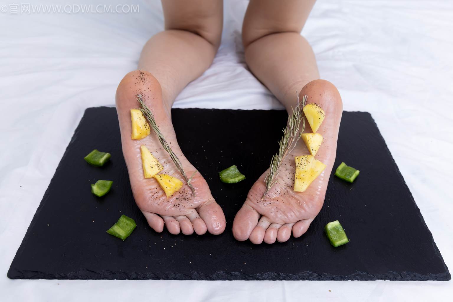 图片[111]-物恋传媒 NO.2486 菜菜-高跟鞋、厚黑丝、裸足(1)[130P] – 速更版-美库