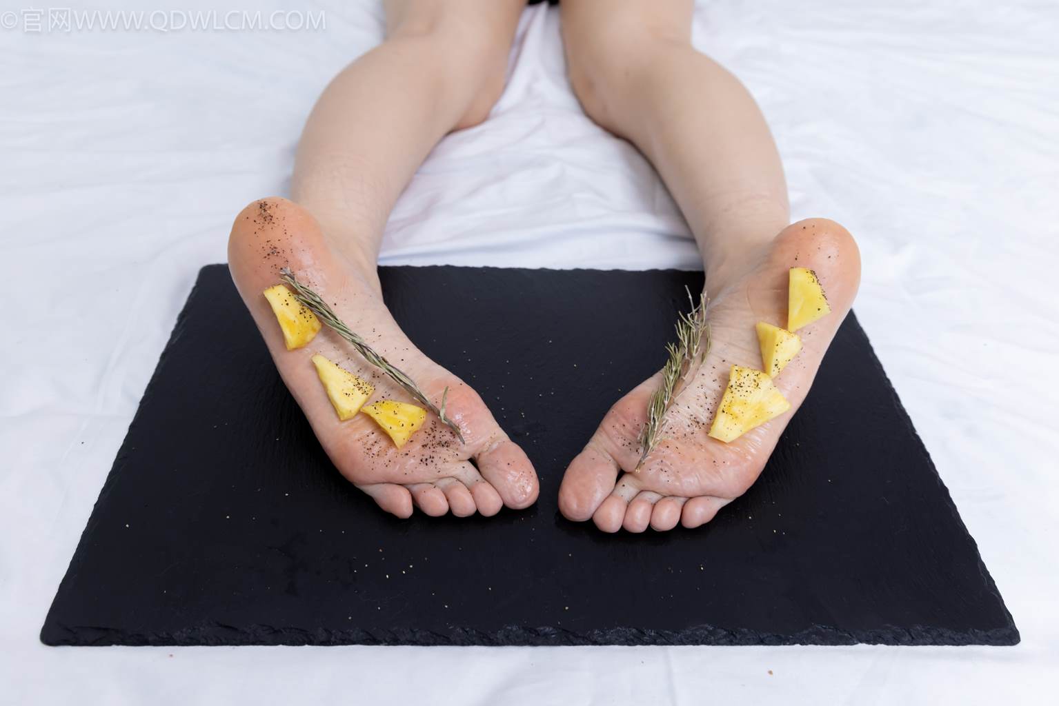 图片[118]-物恋传媒 NO.2486 菜菜-高跟鞋、厚黑丝、裸足(1)[130P] – 速更版-美库