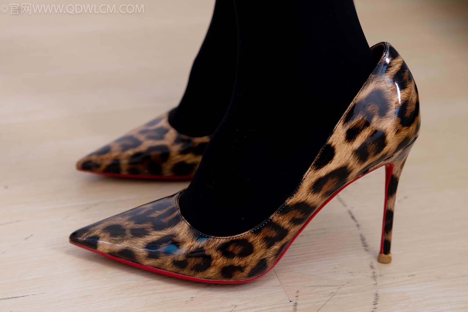 图片[124]-物恋传媒 NO.2486 菜菜-高跟鞋、厚黑丝、裸足(1)[130P] – 速更版-美库