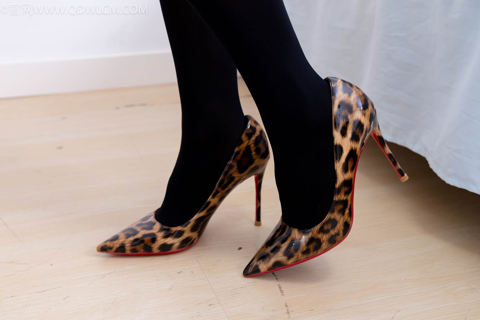 图片[125]-物恋传媒 NO.2486 菜菜-高跟鞋、厚黑丝、裸足(1)[130P] – 速更版-美库