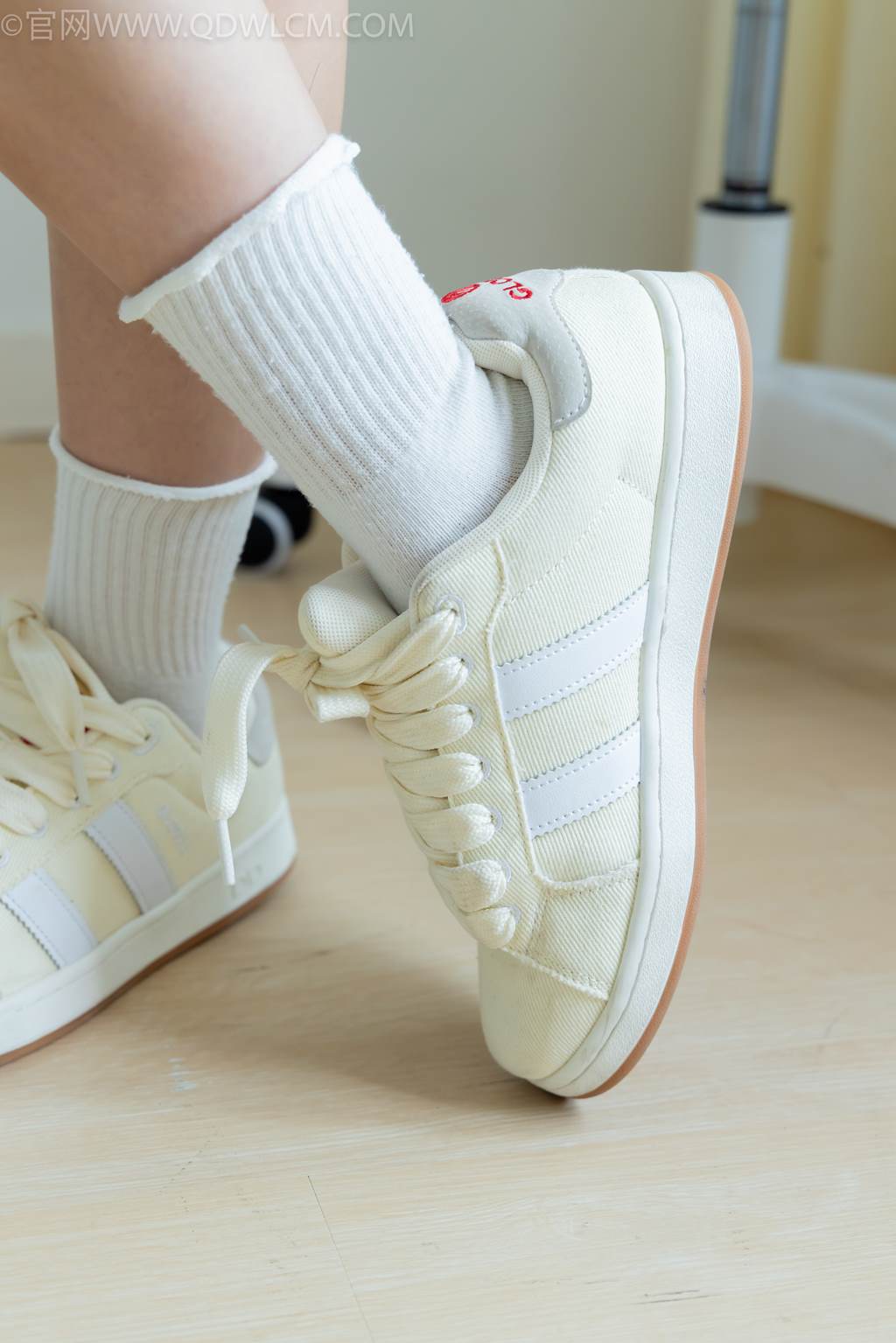 图片[10]-物恋传媒 NO.2489 南南-板鞋、白棉袜、裸足[150P] – 速更版-美库