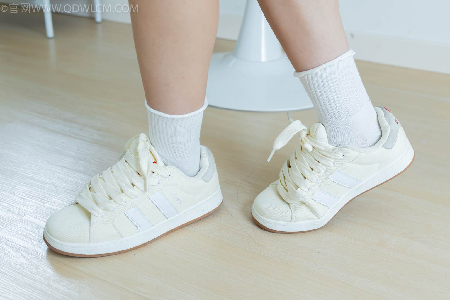 图片[11]-物恋传媒 NO.2489 南南-板鞋、白棉袜、裸足[150P] – 速更版-美库