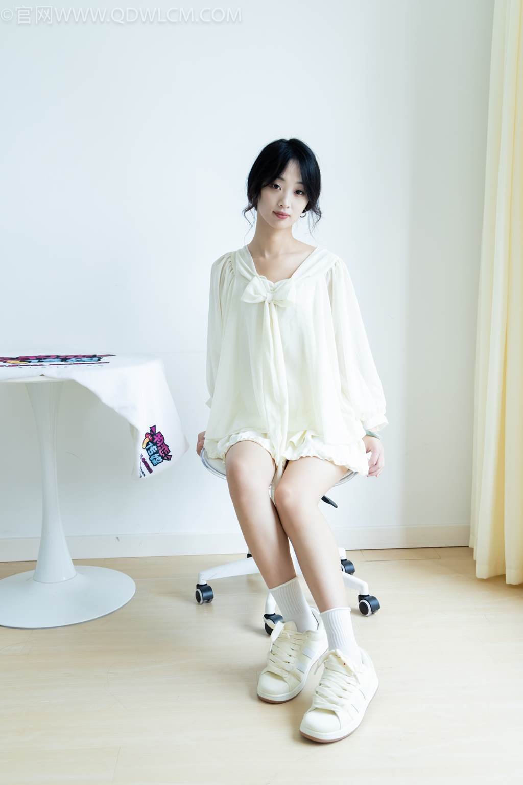 图片[24]-物恋传媒 NO.2489 南南-板鞋、白棉袜、裸足[150P] – 速更版-美库