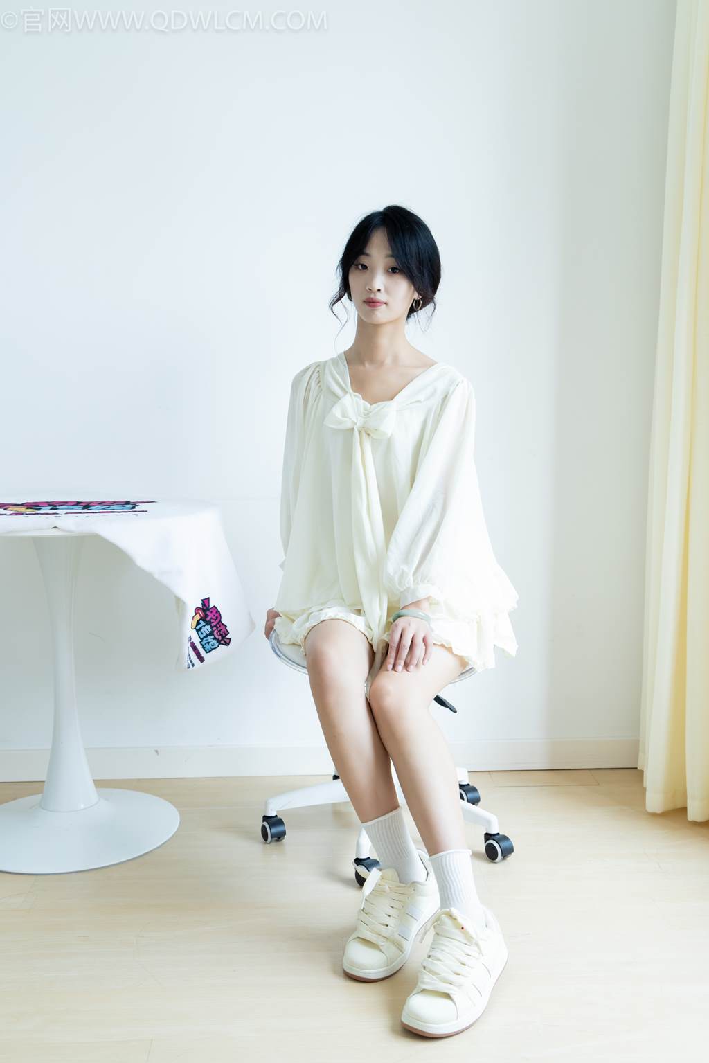 图片[25]-物恋传媒 NO.2489 南南-板鞋、白棉袜、裸足[150P] – 速更版-美库