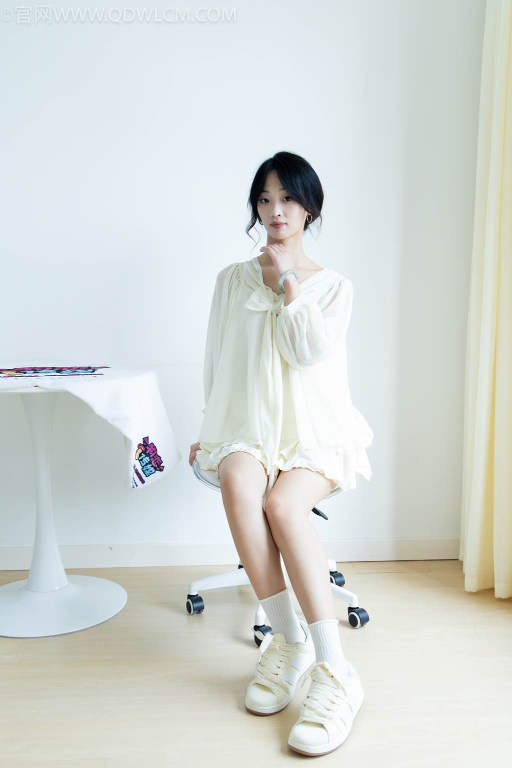 图片[26]-物恋传媒 NO.2489 南南-板鞋、白棉袜、裸足[150P] – 速更版-美库