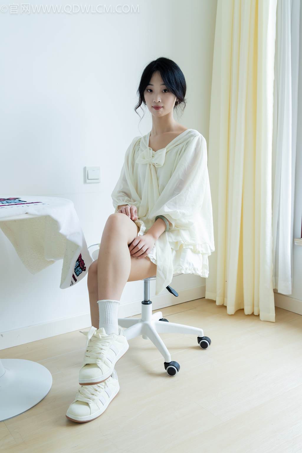 图片[32]-物恋传媒 NO.2489 南南-板鞋、白棉袜、裸足[150P] – 速更版-美库