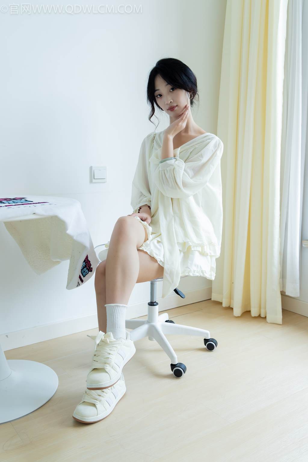 图片[33]-物恋传媒 NO.2489 南南-板鞋、白棉袜、裸足[150P] – 速更版-美库