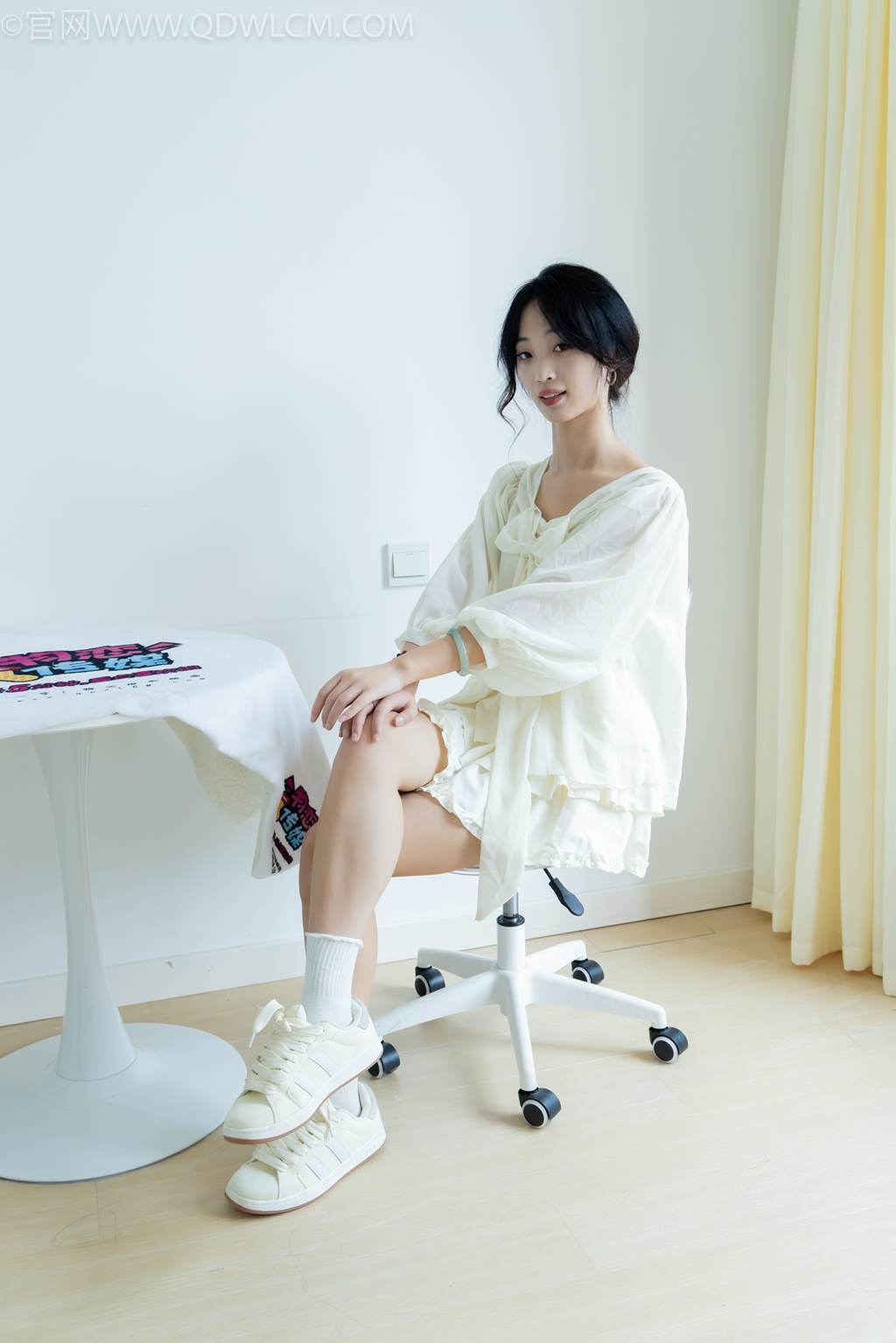 图片[34]-物恋传媒 NO.2489 南南-板鞋、白棉袜、裸足[150P] – 速更版-美库