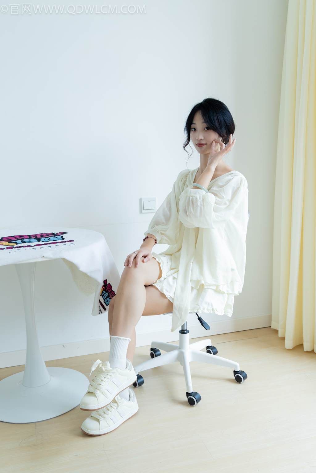 图片[35]-物恋传媒 NO.2489 南南-板鞋、白棉袜、裸足[150P] – 速更版-美库