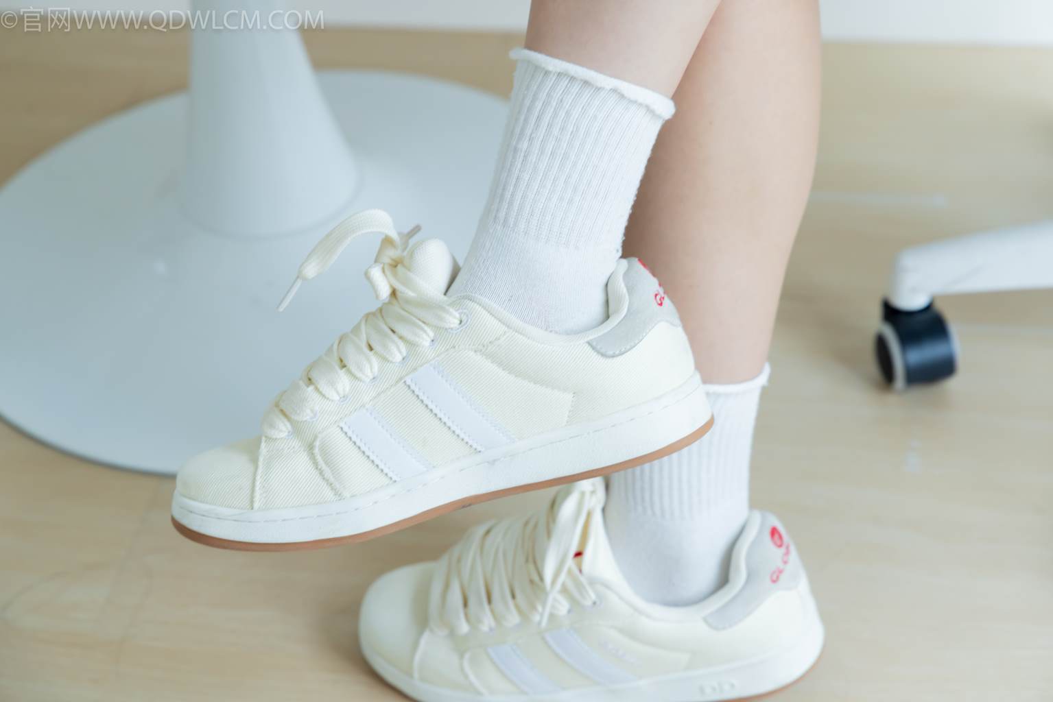 图片[36]-物恋传媒 NO.2489 南南-板鞋、白棉袜、裸足[150P] – 速更版-美库