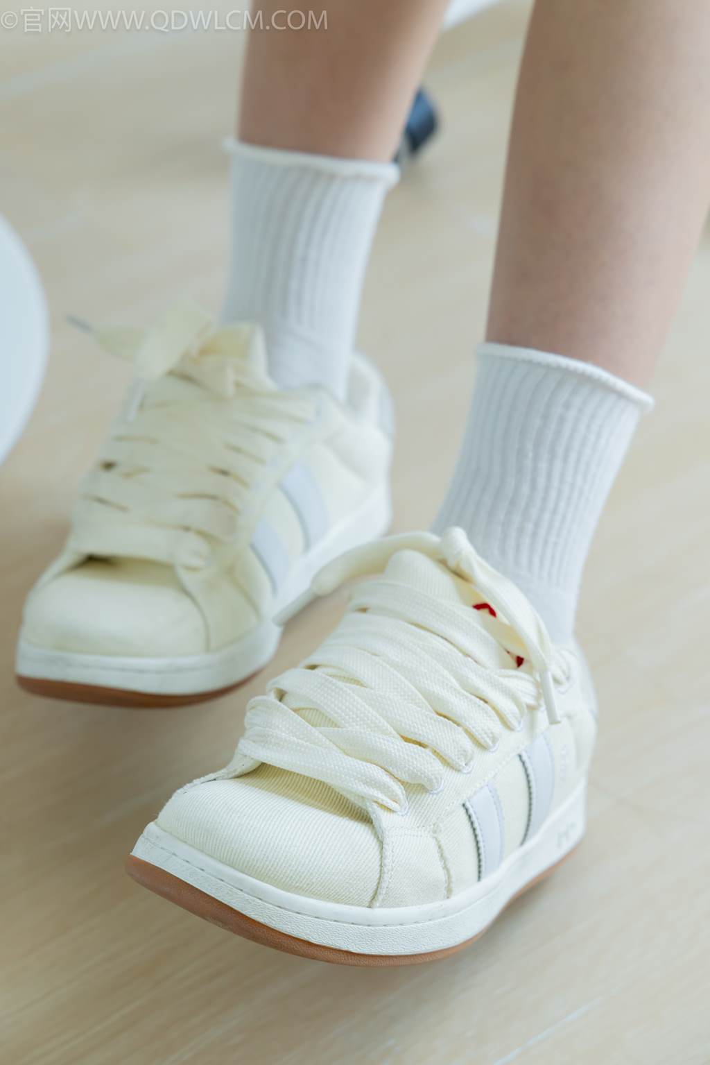 图片[38]-物恋传媒 NO.2489 南南-板鞋、白棉袜、裸足[150P] – 速更版-美库