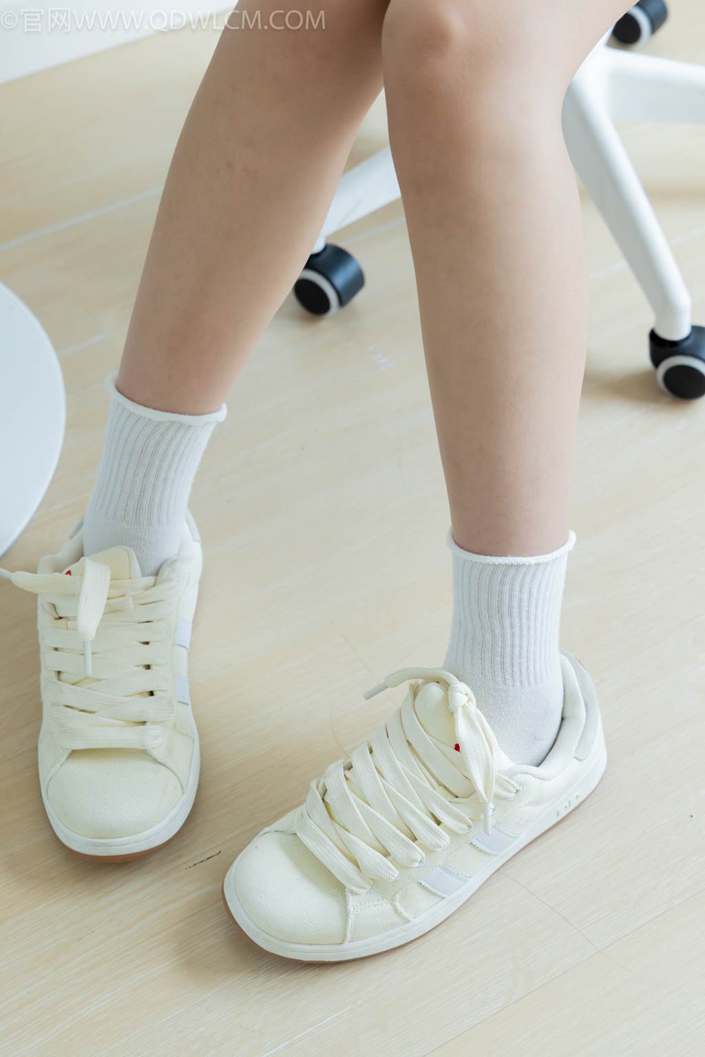 图片[40]-物恋传媒 NO.2489 南南-板鞋、白棉袜、裸足[150P] – 速更版-美库