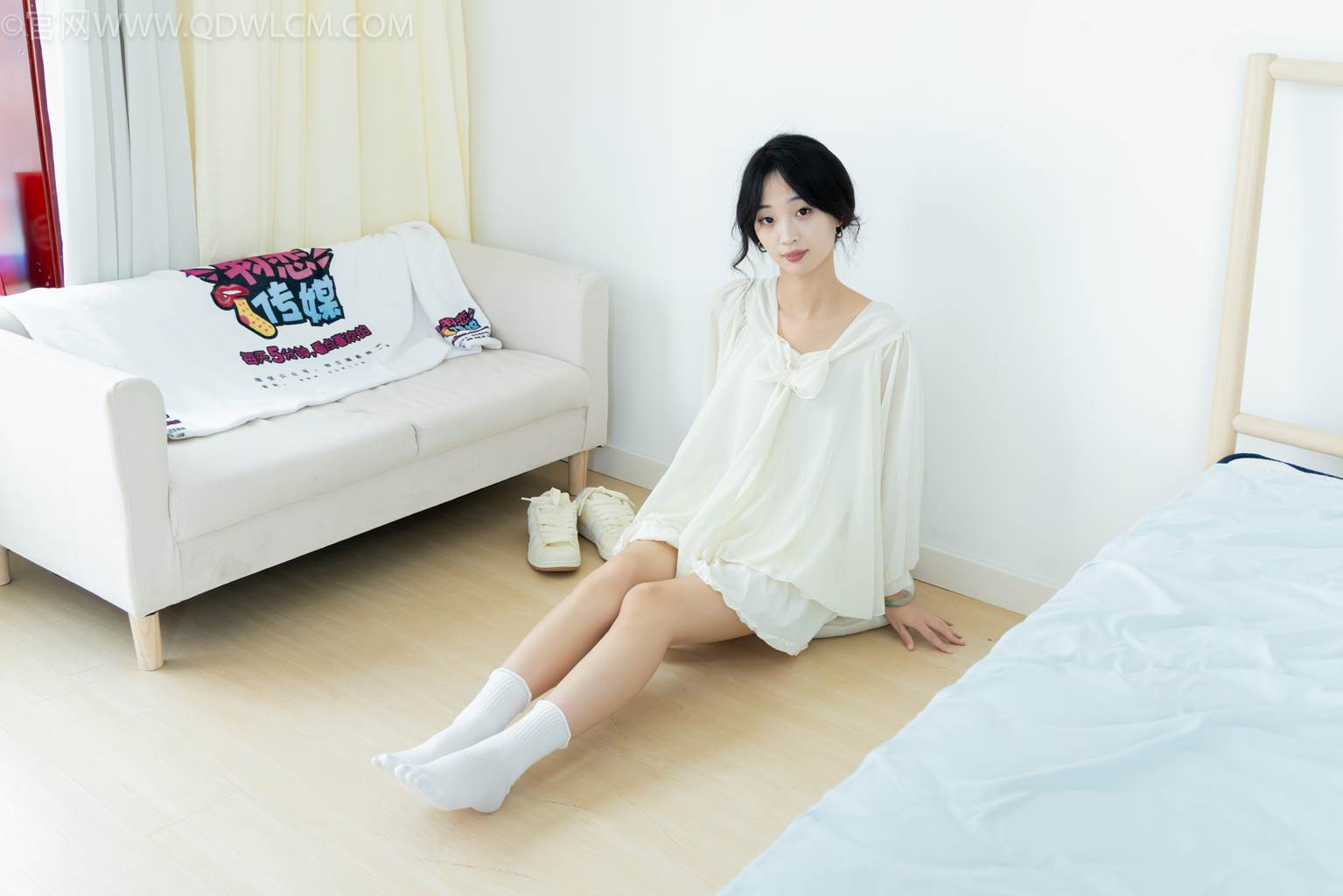 图片[46]-物恋传媒 NO.2489 南南-板鞋、白棉袜、裸足[150P] – 速更版-美库