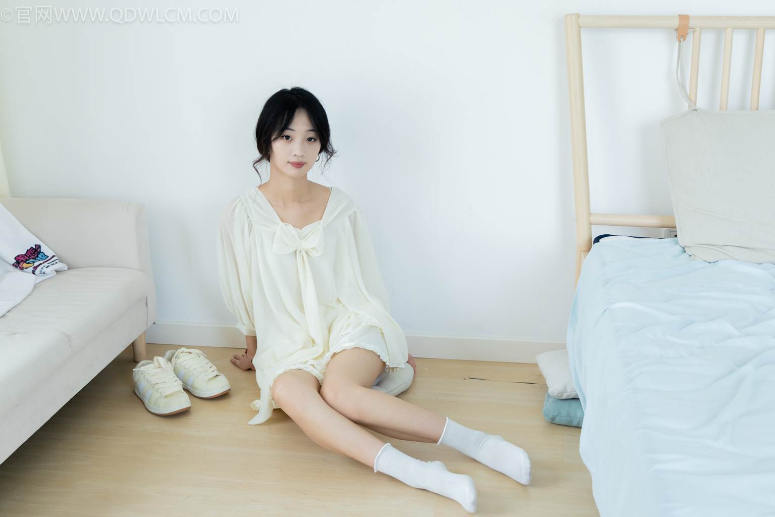 图片[58]-物恋传媒 NO.2489 南南-板鞋、白棉袜、裸足[150P] – 速更版-美库