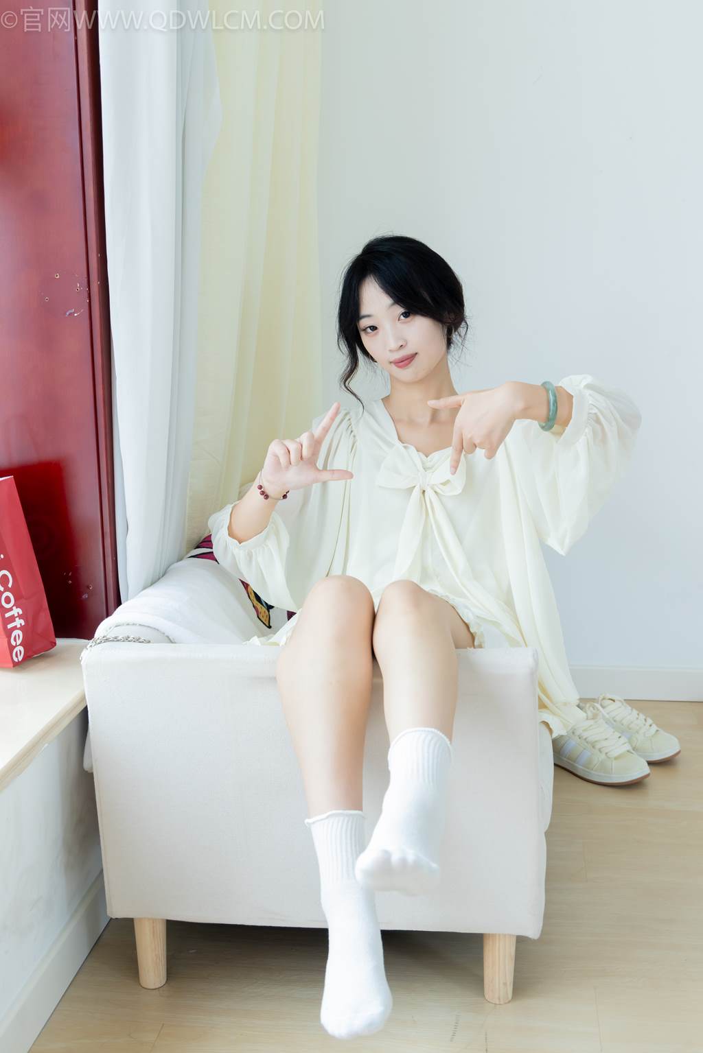 图片[77]-物恋传媒 NO.2489 南南-板鞋、白棉袜、裸足[150P] – 速更版-美库