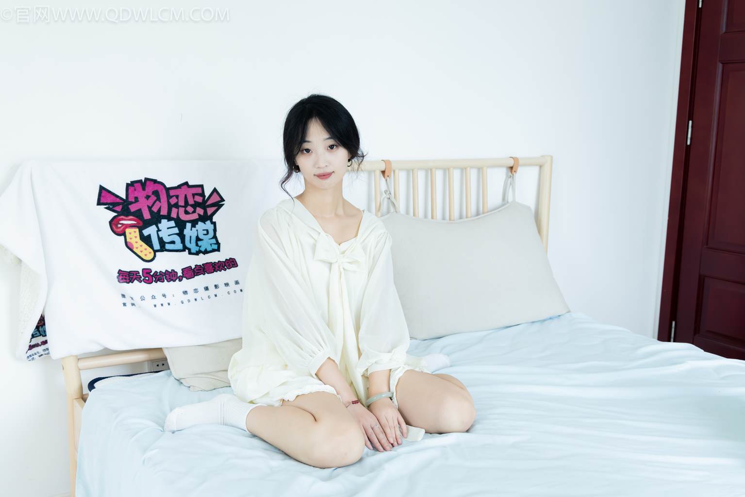 图片[89]-物恋传媒 NO.2489 南南-板鞋、白棉袜、裸足[150P] – 速更版-美库