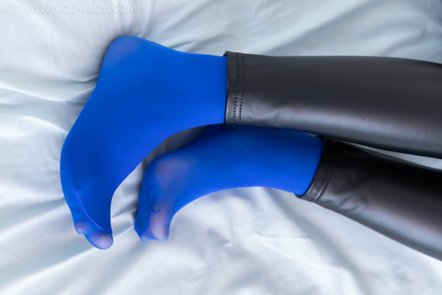 图片[109]-物恋传媒 NO.2491 泡泡-皮鞋、薄蓝丝、皮裤裤里丝[150P] – 速更版-美库