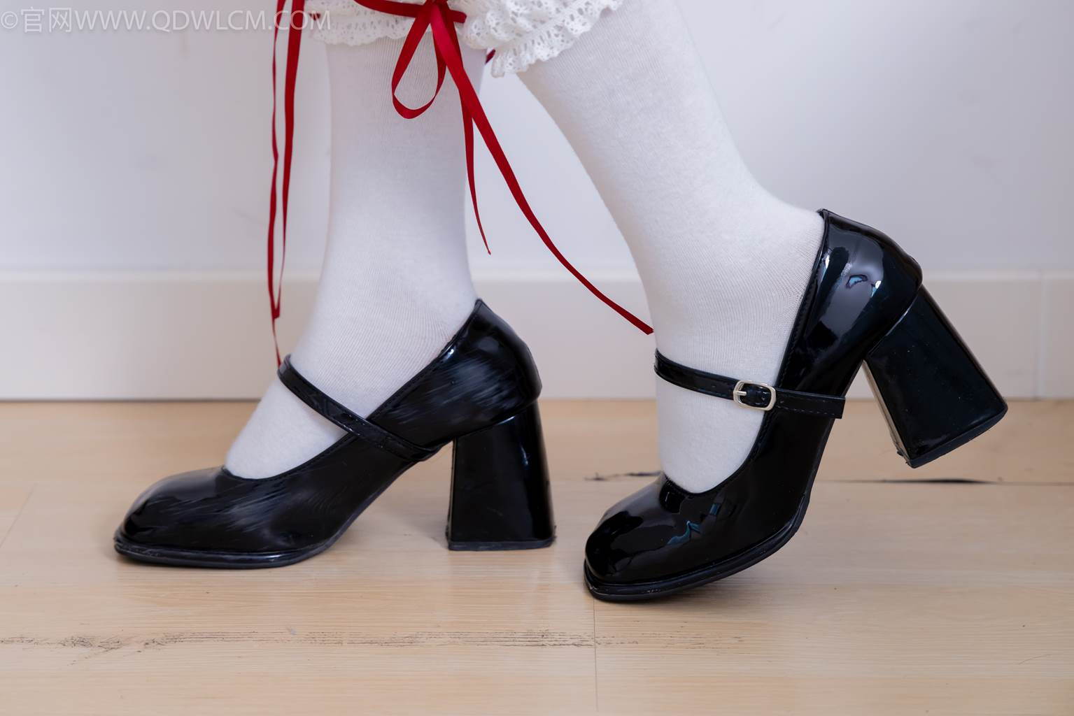 图片[18]-物恋传媒 NO.2495 小艺-皮鞋、白棉袜、裸足[141P] – 速更版-美库