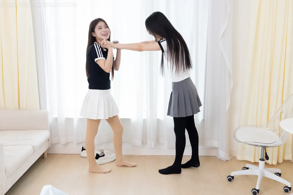 图片[141]-物恋传媒 NO.2498 茯苓&闪闪-两双板鞋、厚黑丝、厚肉丝[160P] – 速更版-美库