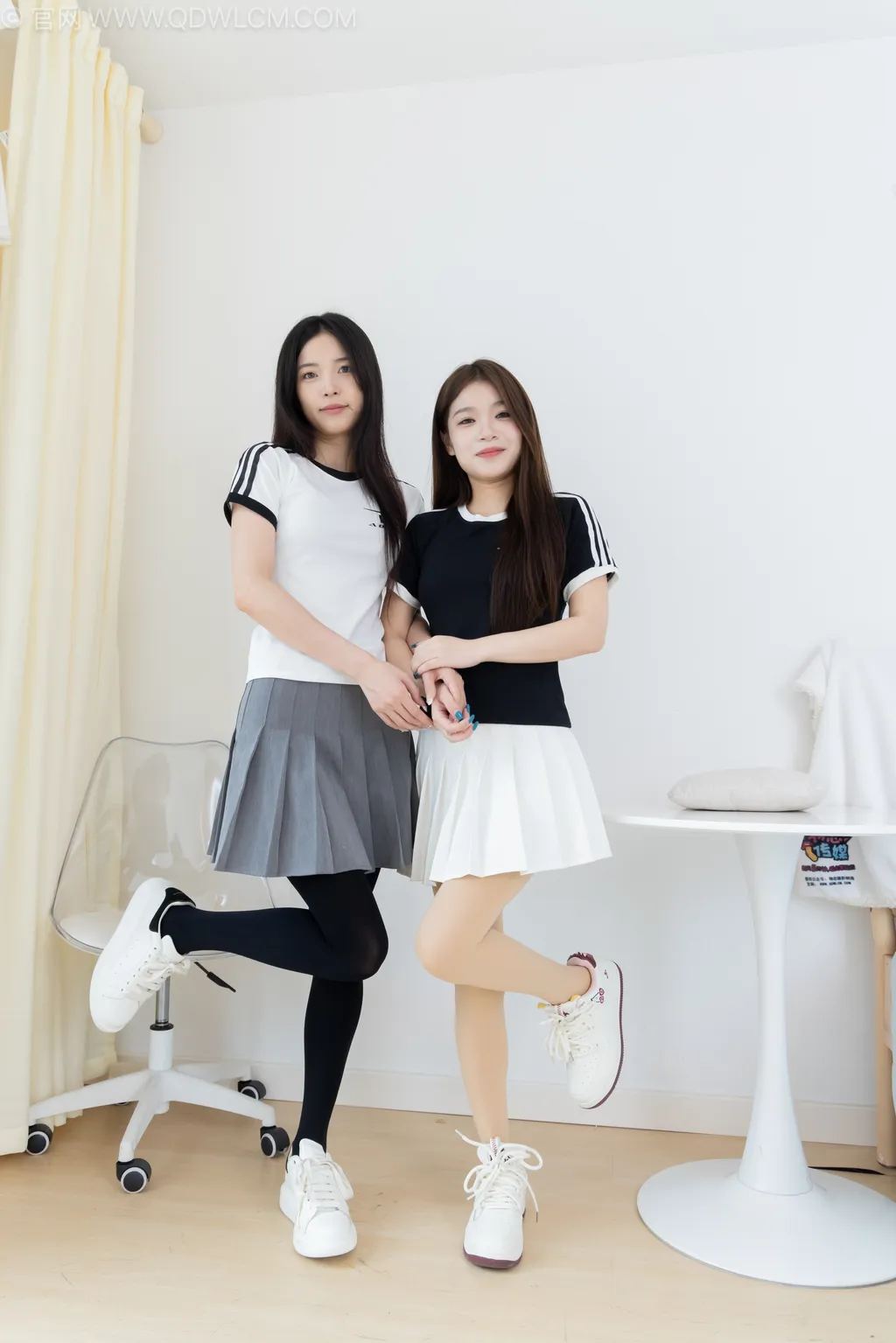 图片[154]-物恋传媒 NO.2498 茯苓&闪闪-两双板鞋、厚黑丝、厚肉丝[160P] – 速更版-美库