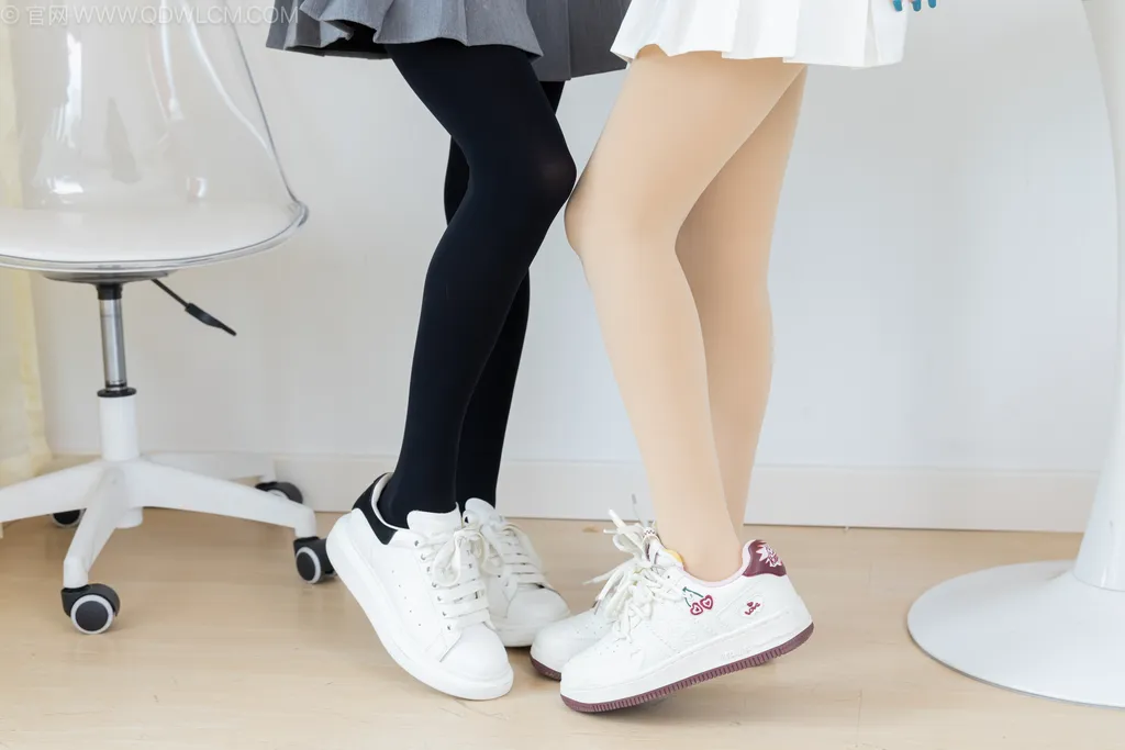 图片[159]-物恋传媒 NO.2498 茯苓&闪闪-两双板鞋、厚黑丝、厚肉丝[160P] – 速更版-美库