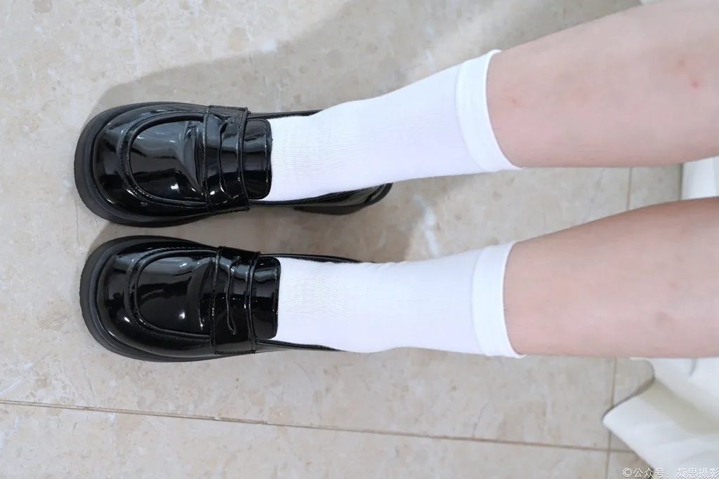 图片[110]-凝思摄影 NO.017 铃铃-JK制服、短白袜、小皮鞋[167P] – 速更版-美库