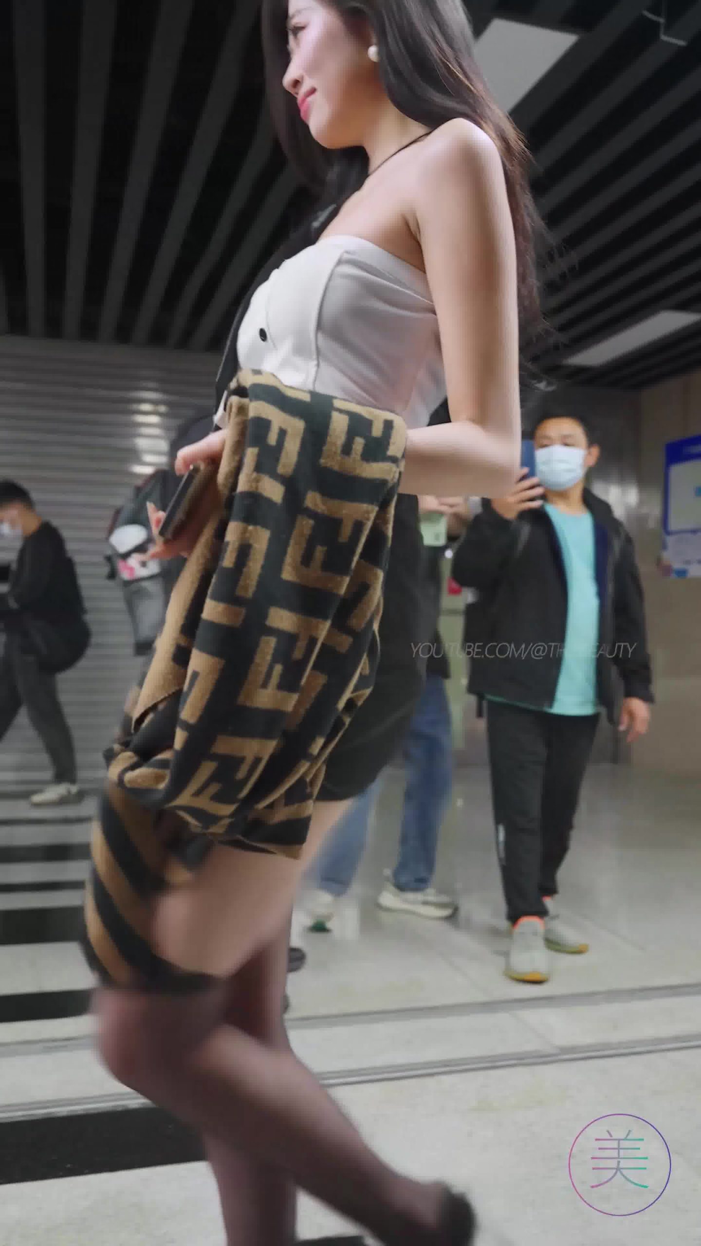 图片[11]-NO.1595 2024 广州车展 网红美女车模[30P] – 速更版-美库