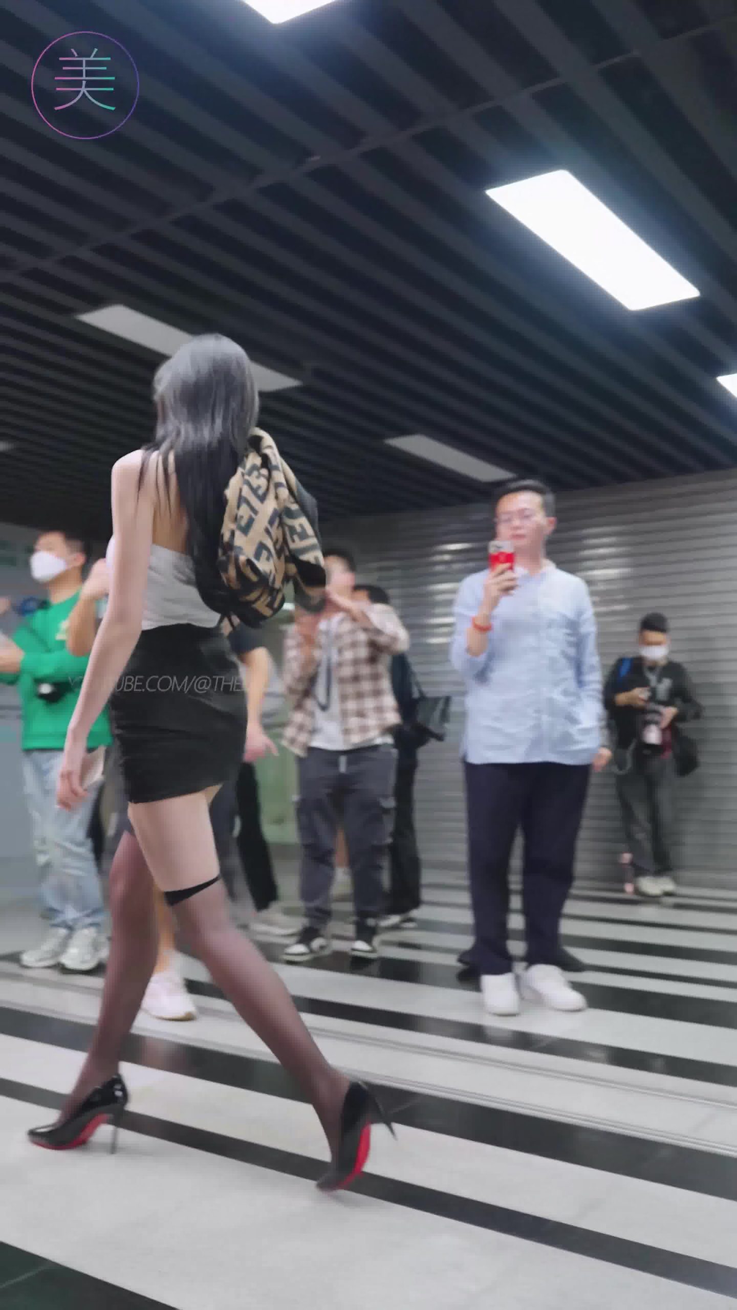 图片[12]-NO.1595 2024 广州车展 网红美女车模[30P] – 速更版-美库