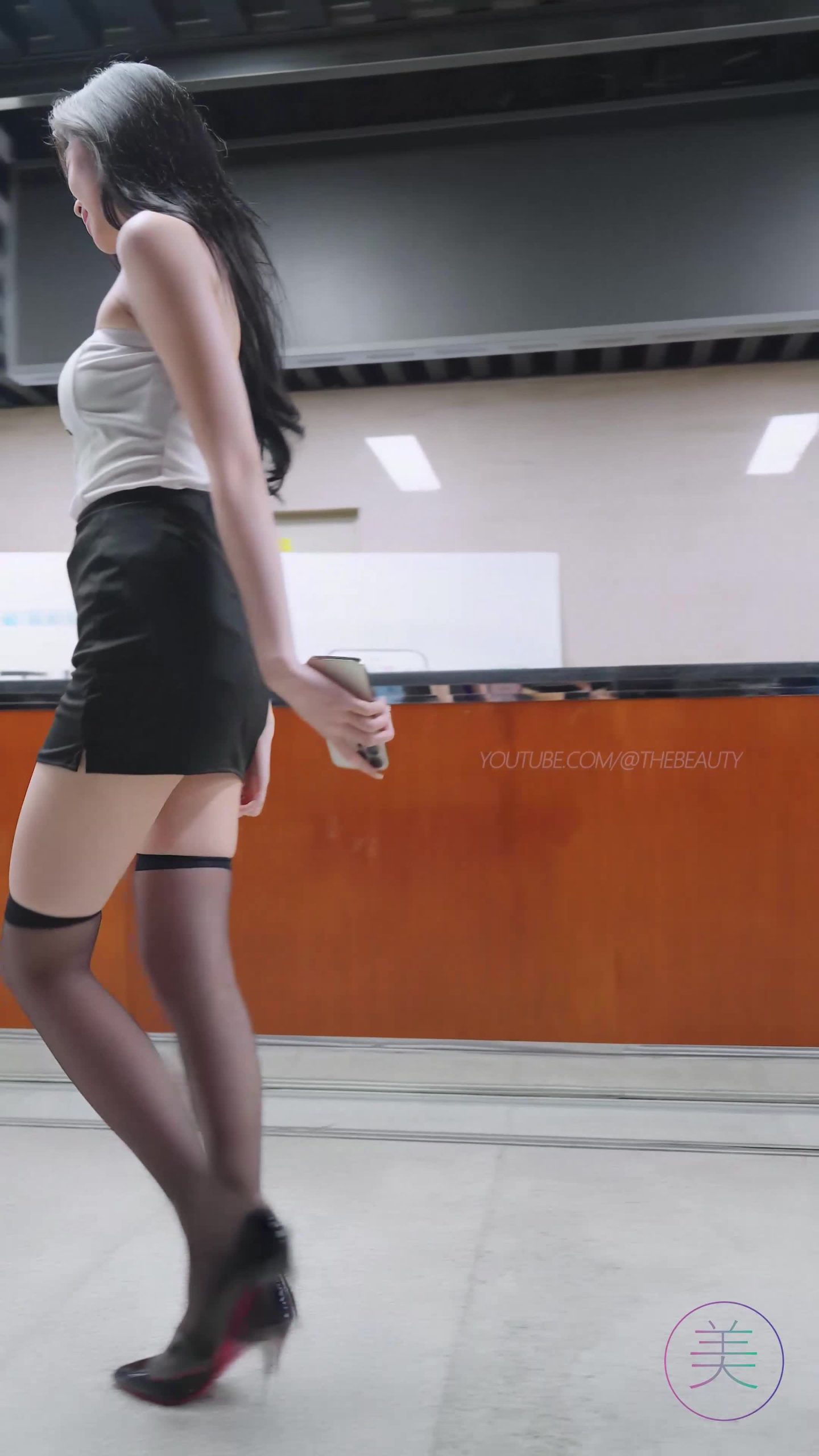 图片[23]-NO.1595 2024 广州车展 网红美女车模[30P] – 速更版-美库