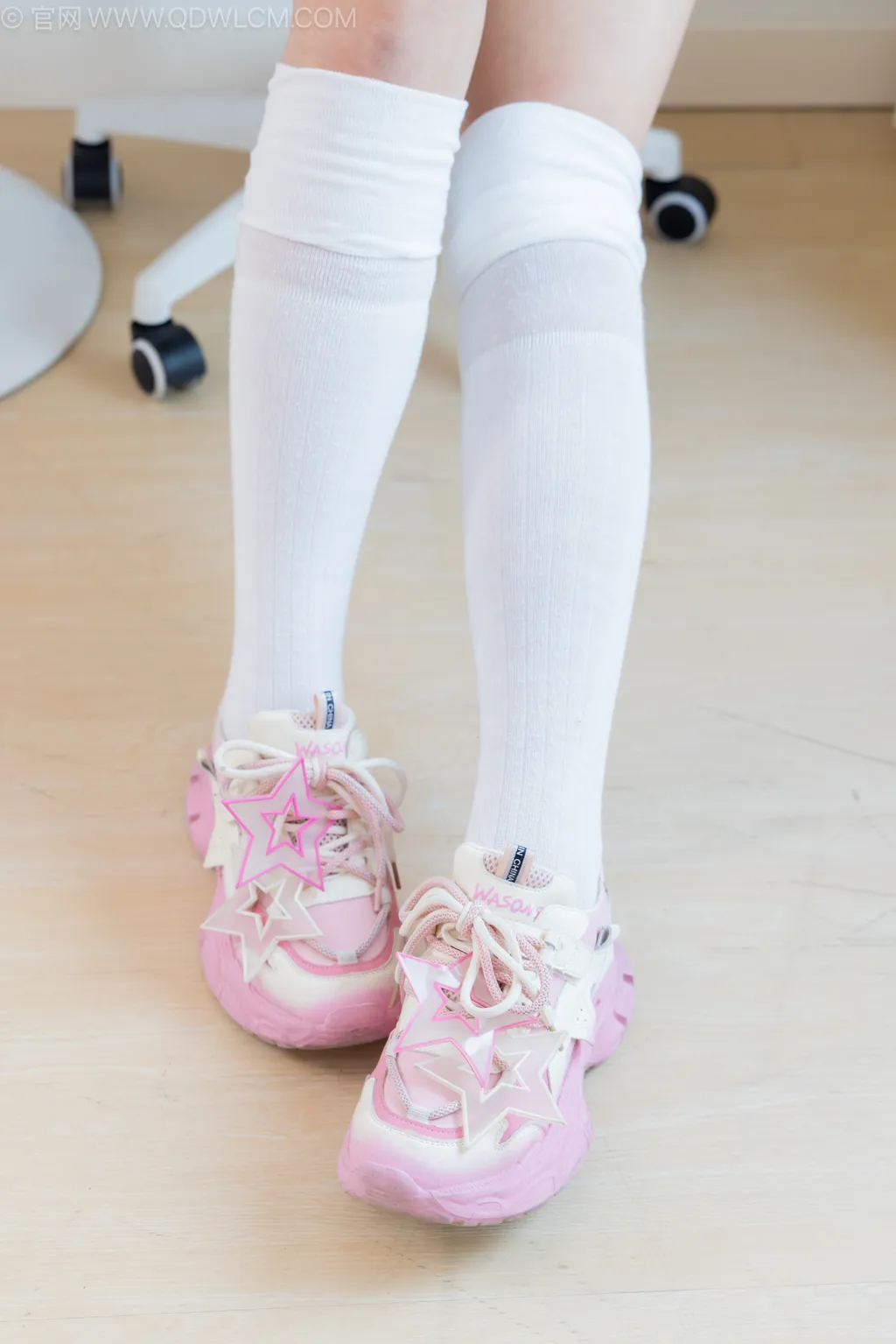 图片[18]-物恋传媒 NO.2499 小野-运动鞋、自然穿脏及膝白棉袜[150P] – 速更版-美库