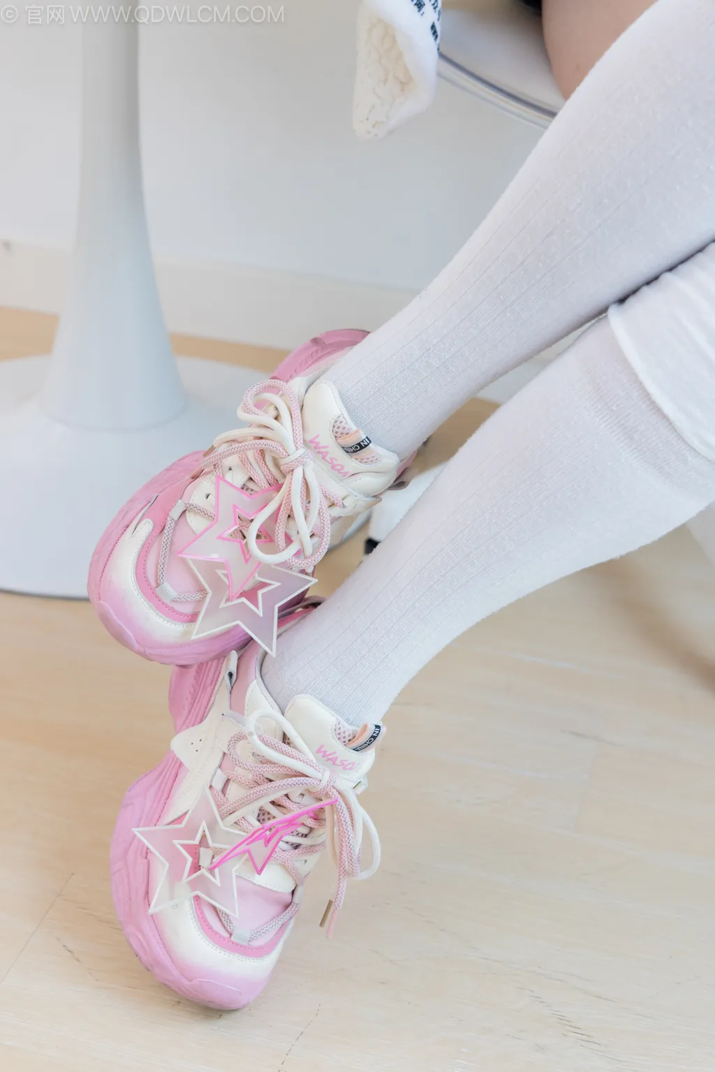 图片[22]-物恋传媒 NO.2499 小野-运动鞋、自然穿脏及膝白棉袜[150P] – 速更版-美库