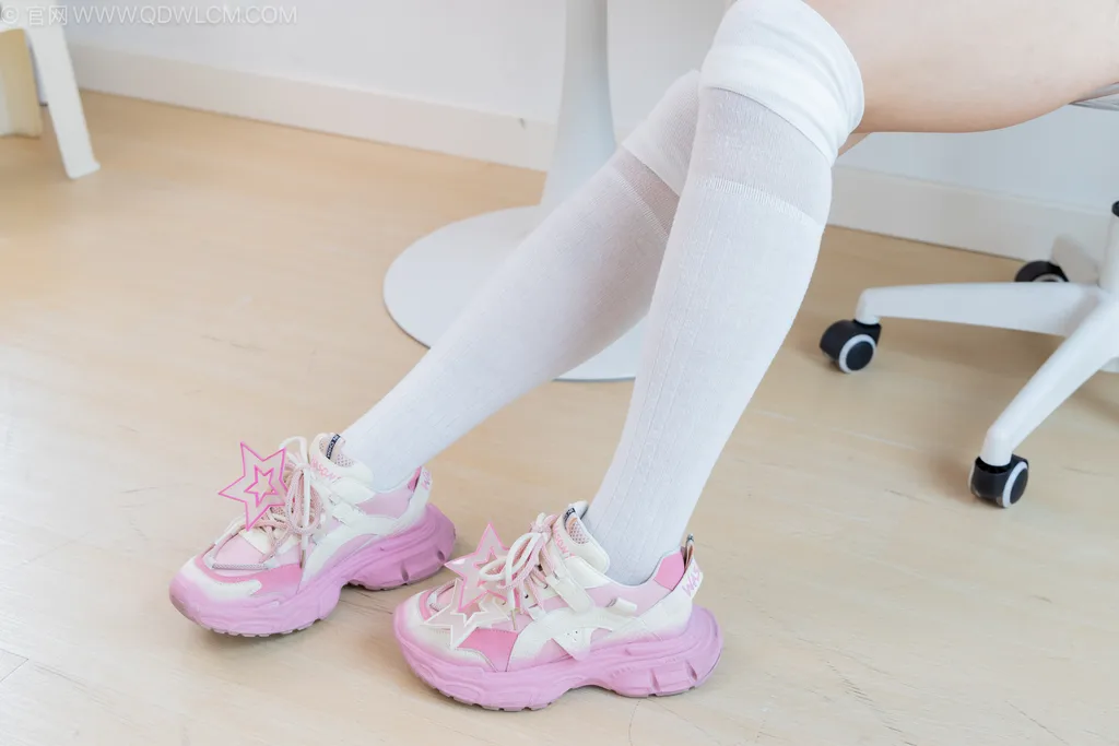 图片[33]-物恋传媒 NO.2499 小野-运动鞋、自然穿脏及膝白棉袜[150P] – 速更版-美库