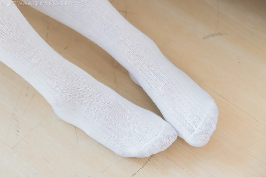 图片[46]-物恋传媒 NO.2499 小野-运动鞋、自然穿脏及膝白棉袜[150P] – 速更版-美库