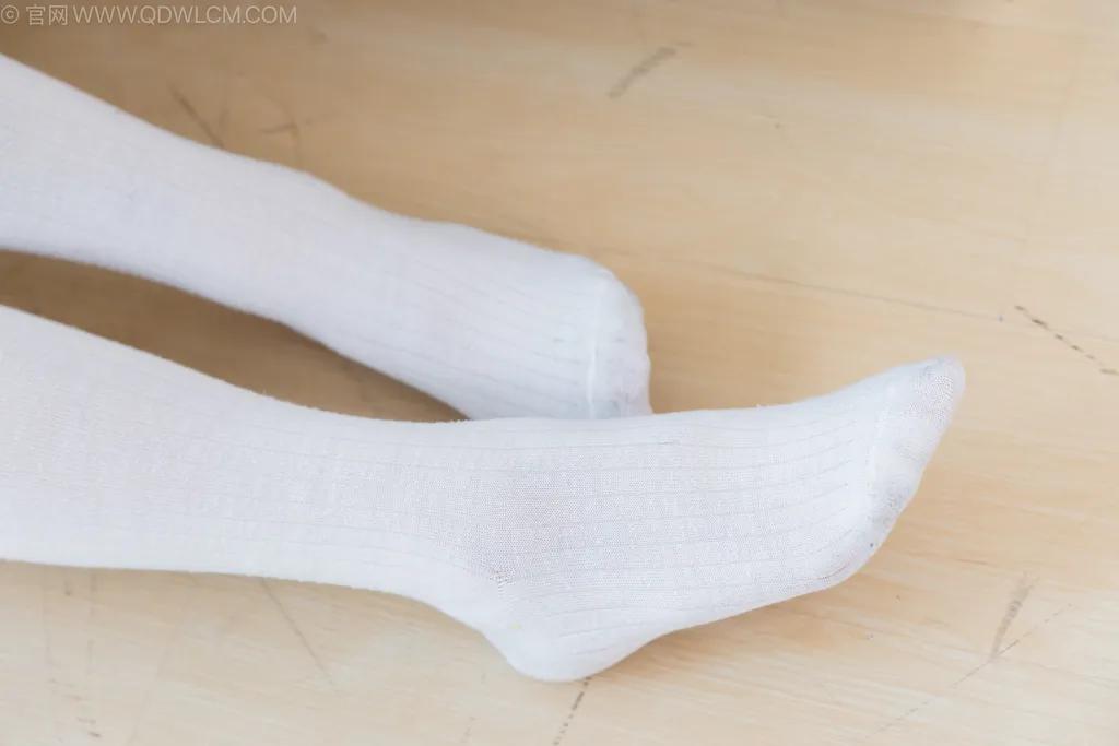 图片[47]-物恋传媒 NO.2499 小野-运动鞋、自然穿脏及膝白棉袜[150P] – 速更版-美库