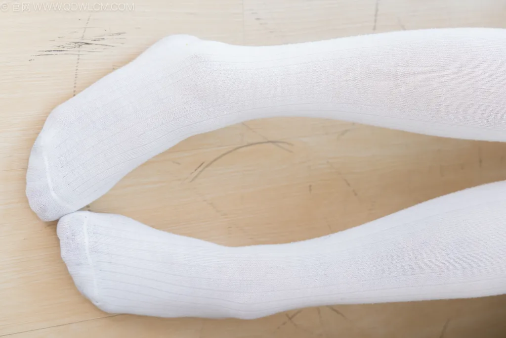 图片[48]-物恋传媒 NO.2499 小野-运动鞋、自然穿脏及膝白棉袜[150P] – 速更版-美库