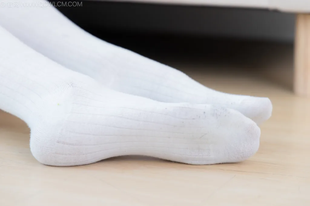 图片[51]-物恋传媒 NO.2499 小野-运动鞋、自然穿脏及膝白棉袜[150P] – 速更版-美库