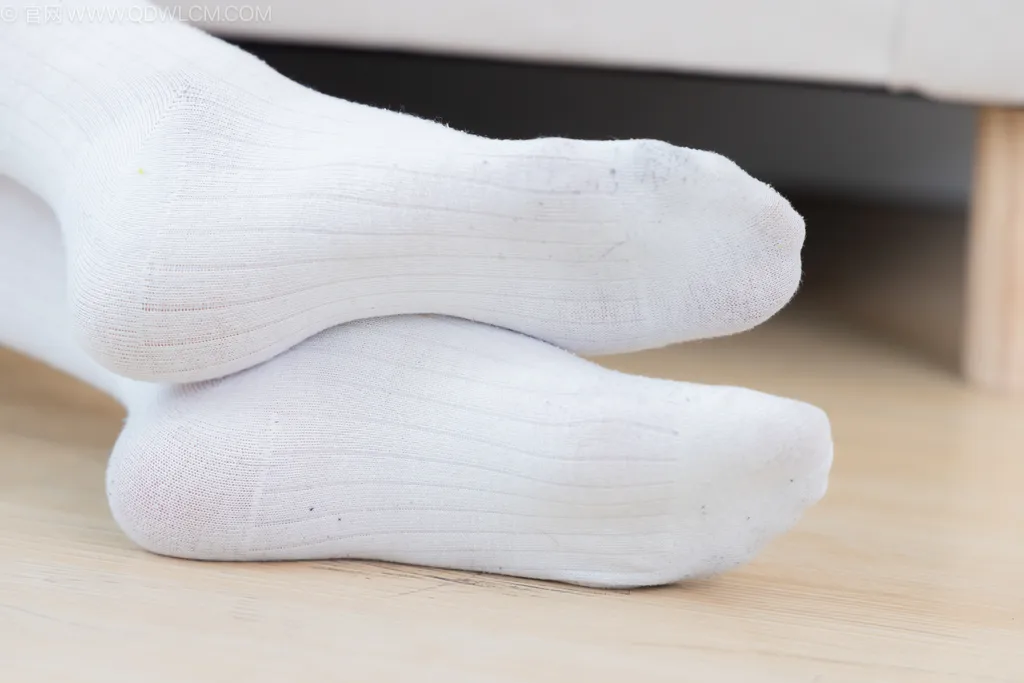 图片[53]-物恋传媒 NO.2499 小野-运动鞋、自然穿脏及膝白棉袜[150P] – 速更版-美库