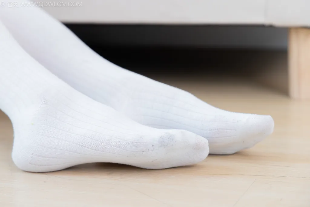 图片[54]-物恋传媒 NO.2499 小野-运动鞋、自然穿脏及膝白棉袜[150P] – 速更版-美库