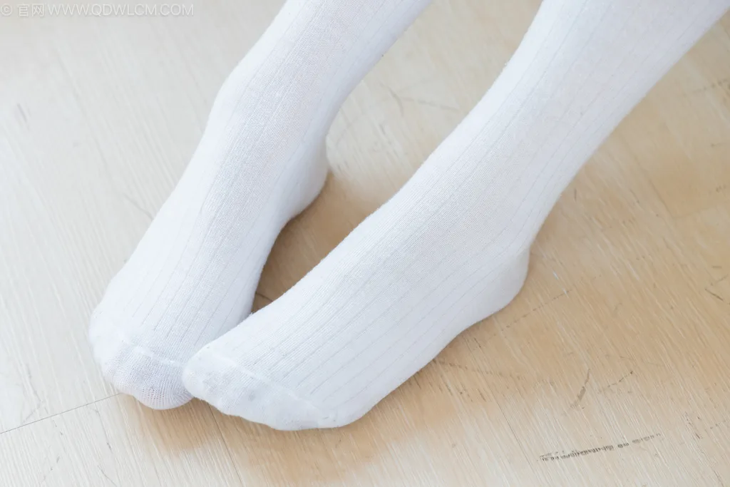 图片[62]-物恋传媒 NO.2499 小野-运动鞋、自然穿脏及膝白棉袜[150P] – 速更版-美库