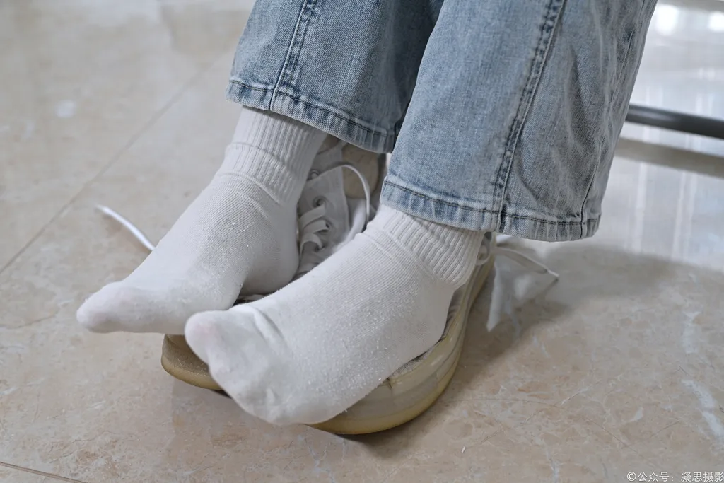 图片[51]-凝思摄影 NO.018 小睿-T恤、短白袜、平底鞋[142P] – 速更版-美库