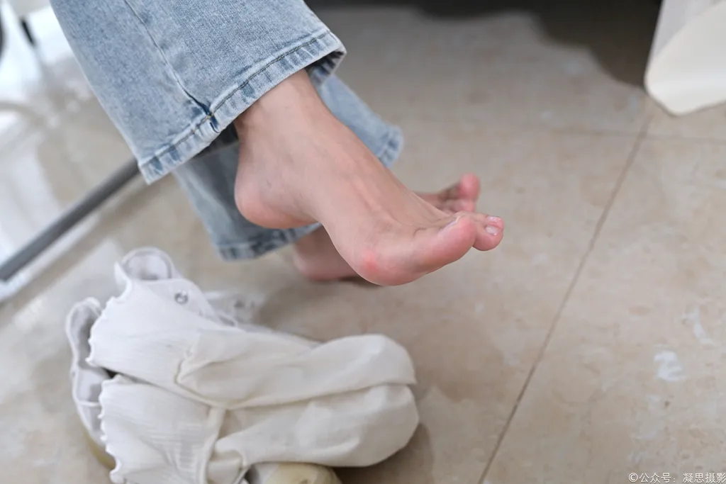 图片[122]-凝思摄影 NO.018 小睿-T恤、短白袜、平底鞋[142P] – 速更版-美库