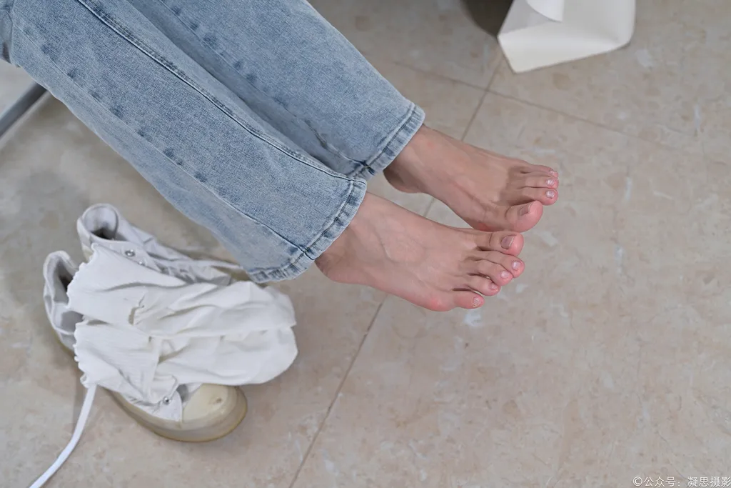 图片[132]-凝思摄影 NO.018 小睿-T恤、短白袜、平底鞋[142P] – 速更版-美库