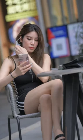 唯美街拍 NO.961 黑色吊带包臀裙姓感熟女（1） [132P]