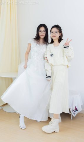 勿恋传媒 NO.2308 茯苓&欢欢-高跟鞋、马丁靴、厚白丝、厚肉丝、瑜伽动作、婚纱[114P]