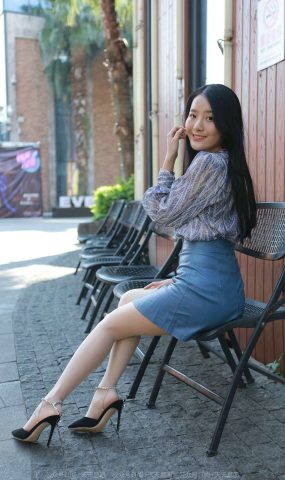 [IESS异思趣向] 2022.02.02 丝享家995：婉萍《油亮蓝色短裙》[95P]